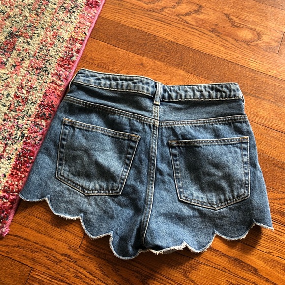 H&M scalloped hem jean shorts size 4 - Picture 9 of 9